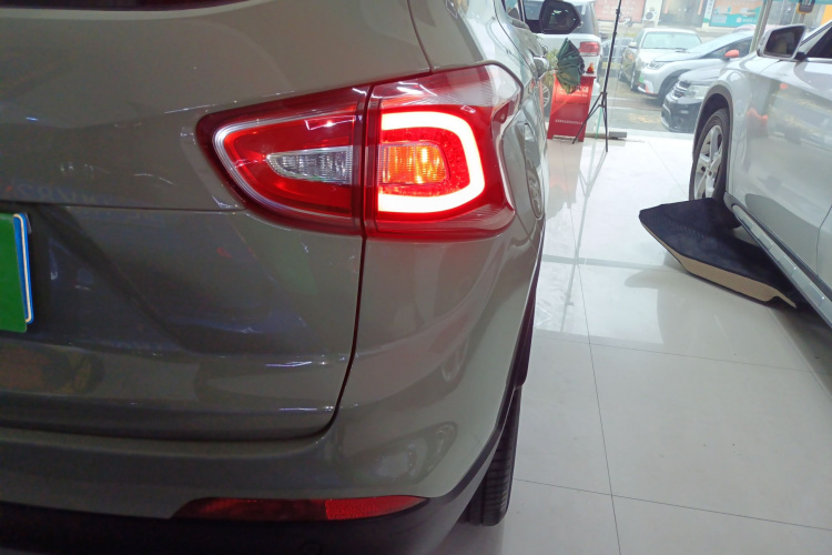 宝骏510 2017款 1.5L 自动豪华型车身外观9