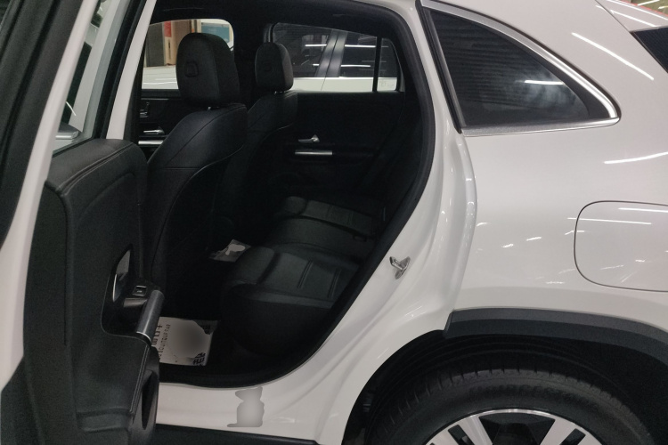 奔驰GLA 2023款 GLA 220中控内饰21