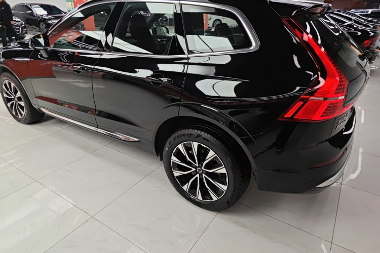 沃尔沃XC60 2024款 B5 四驱智远豪华版车身外观4