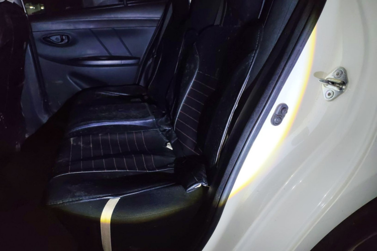 丰田 威驰 2016款 1.5L 手动智臻星耀版中控内饰21