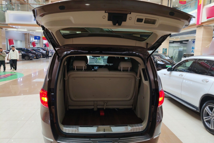 别克GL8 2018款 28T 尊贵型 国VI机舱底盘23