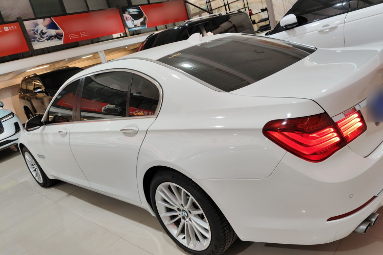 宝马7系 2014款 730Li 臻享型车身外观4