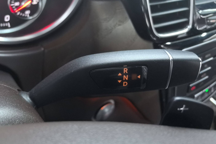 奔驰GLE 2017款 GLE 320 4MATIC 动感型局部细节18