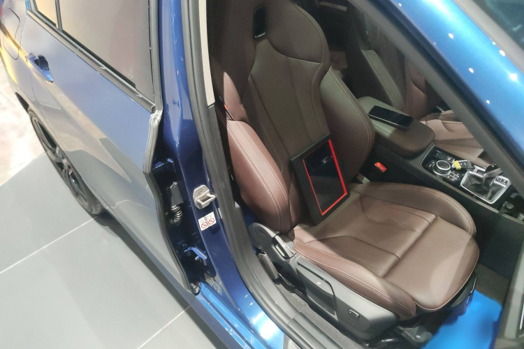 宝马1系 2021款 改款 125i M运动曜夜版局部细节41