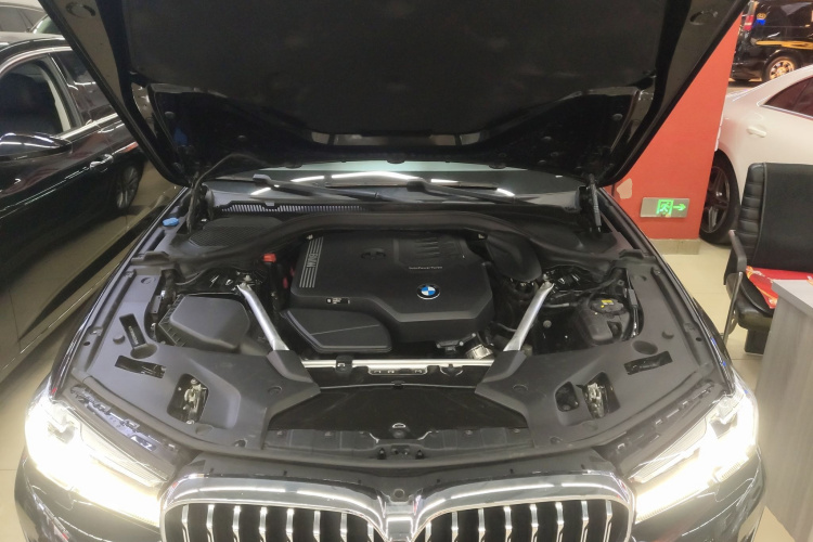 宝马5系 2021款 525Li 豪华套装机舱底盘24