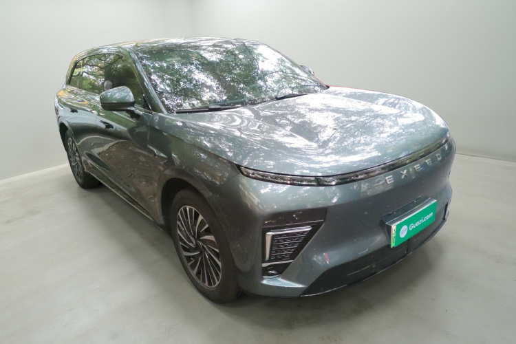 星途 星纪元 ET 2024款 增程 240 Max四驱车身外观3