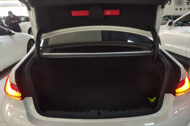 宝马3系 2024款 325Li M运动套装机舱底盘23