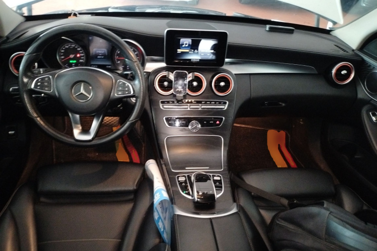 奔驰C级 2015款 改款 C 200 L 运动型中控内饰7002