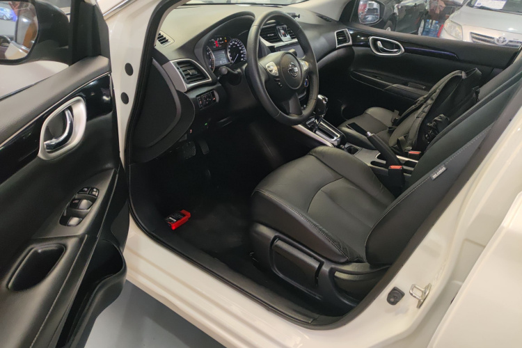 日产 轩逸 2019款 1.6XV CVT智联尊享版 国VI中控内饰7003