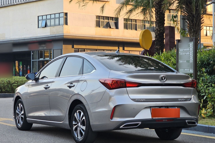 长安 逸动 2020款 PLUS 1.6L GDI 自动豪华型车身外观6005