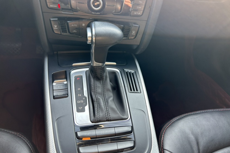 奥迪A4L 2013款 35 TFSI 自动标准型局部细节18