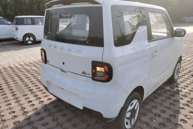 吉利银河 熊猫 2025款 210km 元气熊车身外观7