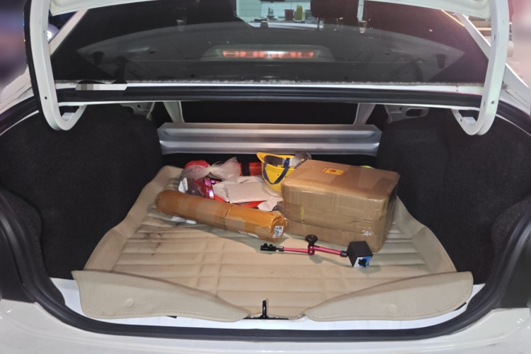 雪铁龙 爱丽舍 2016款 1.6L 手动时尚型中控内饰23