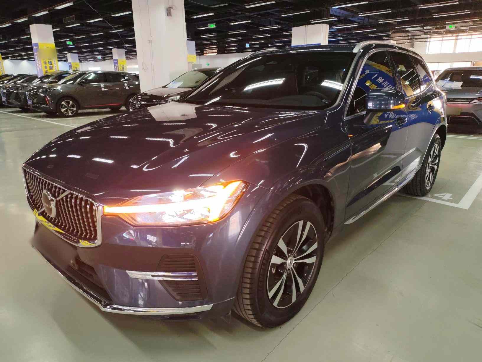 沃尔沃XC60 2024款 B5 四驱智逸豪华版(1)
