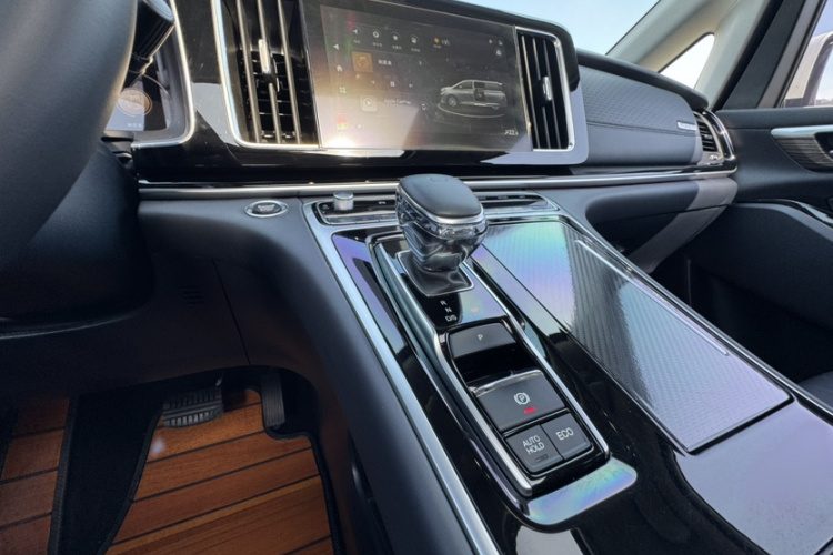 广汽传祺 传祺M8 2021款 领秀系列 390T 尊贵版局部细节18