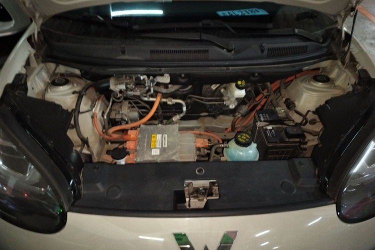 五菱汽车 五菱缤果 2023款 333km 灵犀互联+款机舱底盘24