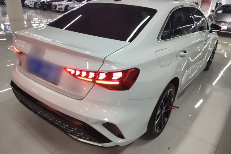 奥迪A3 2025款 A3L Limousine 35TFSI 飞驰尊享型车身外观7