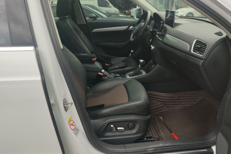 奥迪Q3 2018款 30周年年型 30 TFSI 时尚型局部细节41