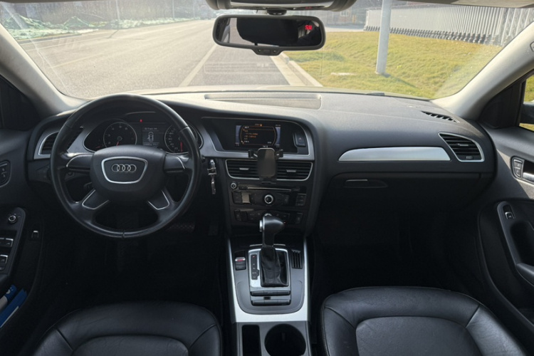 奥迪A4L 2016款 30 TFSI 典藏版 自动舒适型中控内饰7002