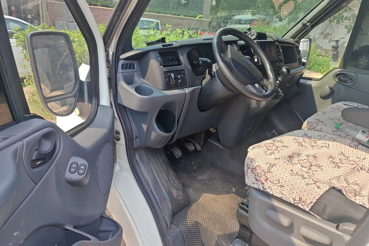 福特 新世代全顺 2016款 2.2T短轴6座中顶多功能车中控内饰7003