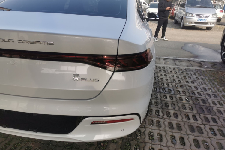 比亚迪 秦PLUS 2021款 EV 600KM 旗舰型车身外观9