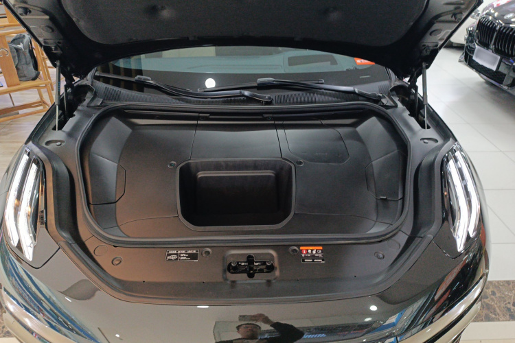 极氪001 2022款 超长续航双电机 YOU版机舱底盘24