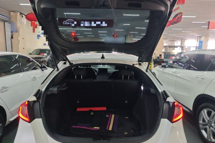 本田 思域 2023款 HATCHBACK 240TURBO CVT极锐版局部细节23