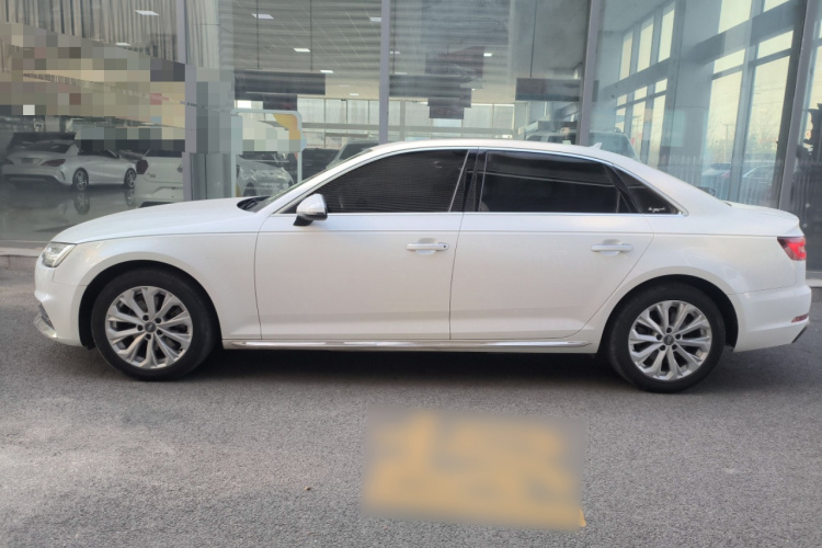 奥迪A4L 2019款 40 TFSI 进取型 国VI车身外观4