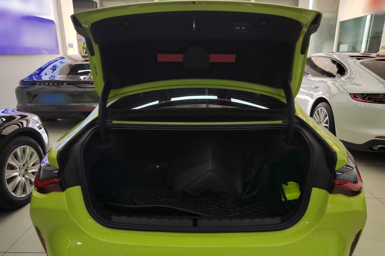 宝马M4 2021款 M4双门轿跑车 雷霆版机舱底盘23