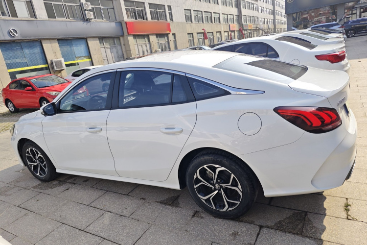 名爵 MG5 2021款 改款 180DVVT CVT青春豪华版车身外观4