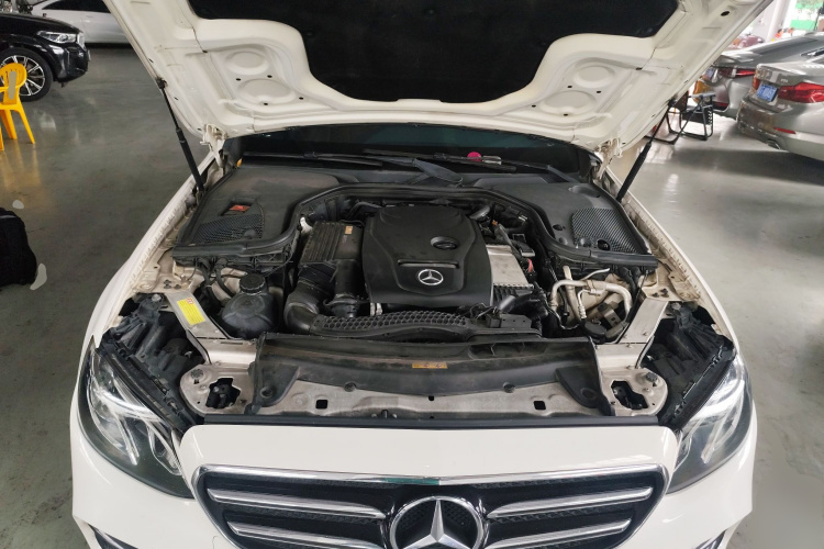 奔驰E级 2017款 E 200 运动型机舱底盘24