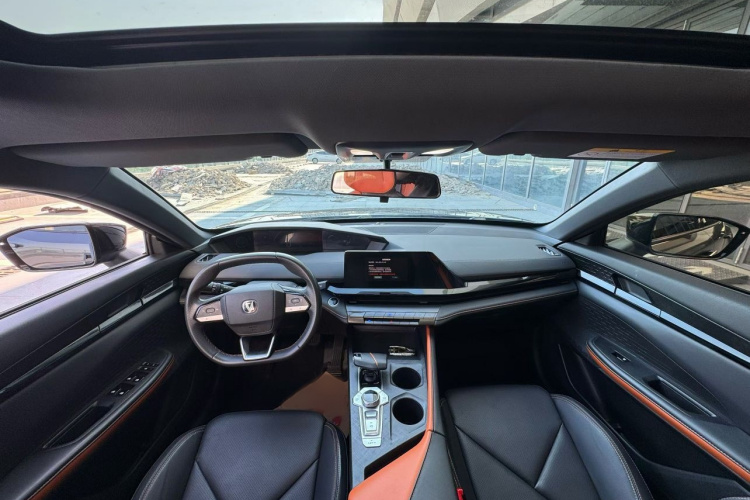 长安UNI-V 智电iDD 2023款  智电iDD 1.5T 113km智趣型（飞快版）中控内饰7002