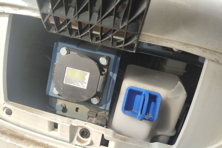 奔腾小马 2024款 170km 活力马机舱底盘24