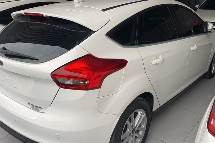 福特 福克斯 2017款 两厢 EcoBoost 180 自动精英型车身外观6006