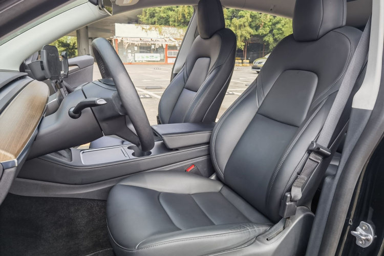 特斯拉 Model Y 2021款 长续航全轮驱动版中控内饰7002