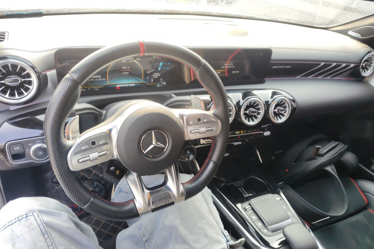 奔驰A级AMG 2021款 AMG A 35 L 4MATIC 炽夜特别版中控内饰7002