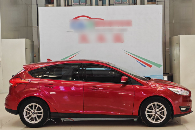 福特 福克斯 2017款 两厢 1.6L 自动风尚型智行版车身外观6009