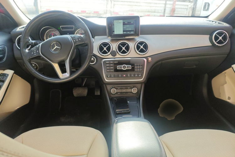 奔驰GLA 2015款 GLA 220 4MATIC 时尚型中控内饰12