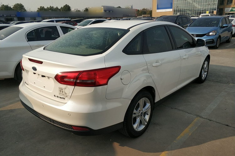 福特 福克斯 2015款 三厢 1.6L 手动舒适型车身外观6005