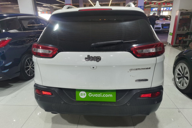 Jeep 自由光 2016款 2.0L 优越版车身外观6