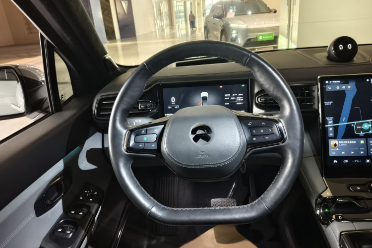 蔚来ES8 2020款 580KM 签名版 六座版中控内饰7003