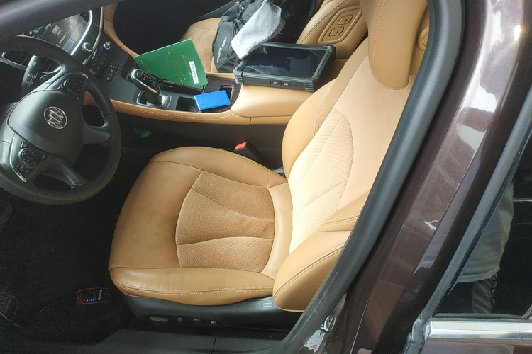 别克 君越 2018款 20T 豪华型中控内饰19