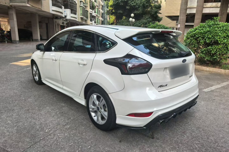 福特 福克斯 2017款 两厢 1.6L 自动舒适型智行版车身外观6005