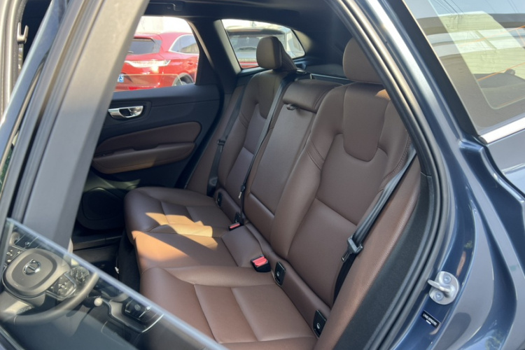 沃尔沃XC60 2023款 B5 四驱智逸豪华版中控内饰7004