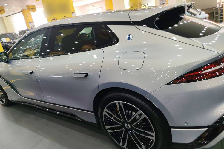 腾势Z9GT 2024款 1100四驱Ultra版车身外观4