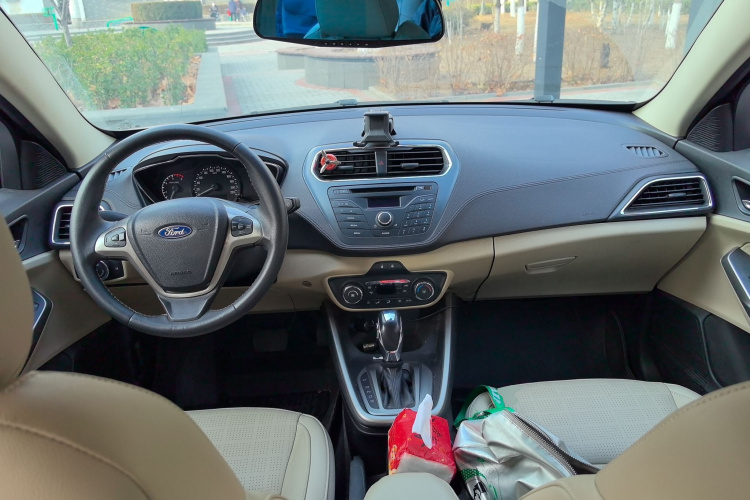 福特 福睿斯 2015款 1.5L 自动时尚型中控内饰12