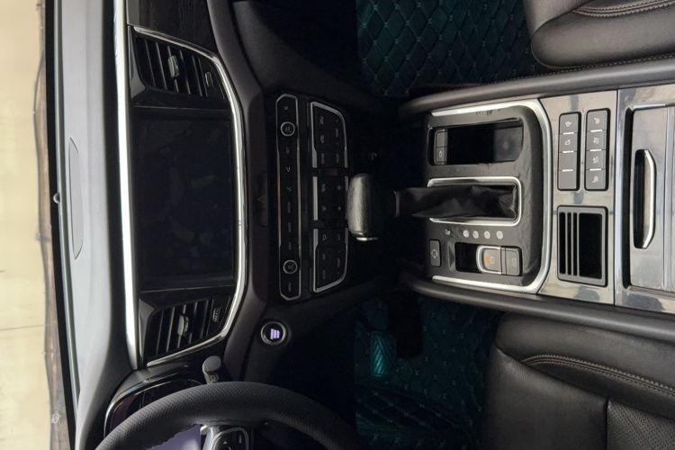 广汽传祺 传祺GS8 2017款 320T 两驱豪华智联版（七座）中控内饰7004