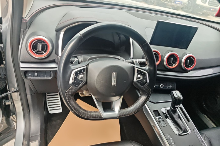 魏牌 VV5 2017款 2.0T 旗舰型中控内饰13