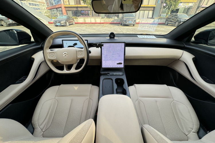 蔚来ET5 2022款 75kWh中控内饰7008