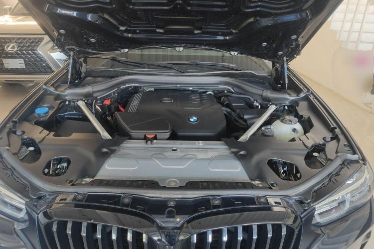 宝马X3 2023款 改款 xDrive30i 领先型 M曜夜套装机舱底盘24